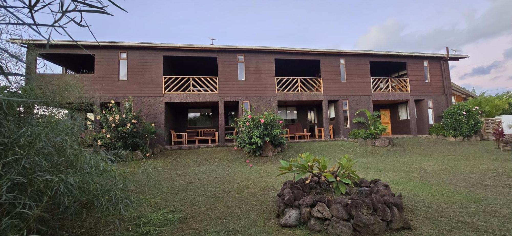 Apartamentos Tupuna Lodge Hanga Roa Exterior photo